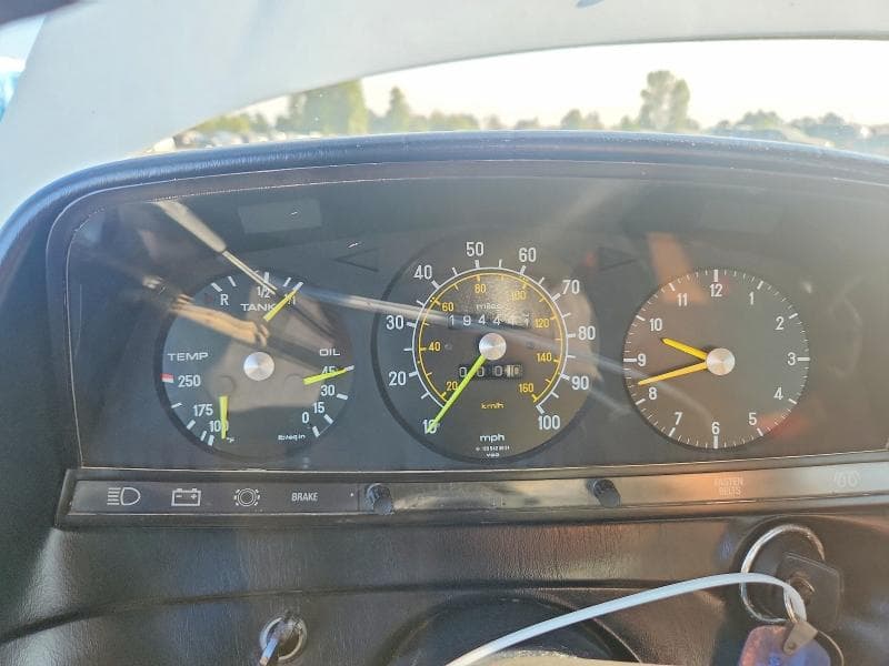 1982 MERCEDES-BENZ 240 D 9