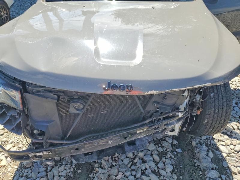 2019 JEEP GRAND CHEROKEE LAREDO 12