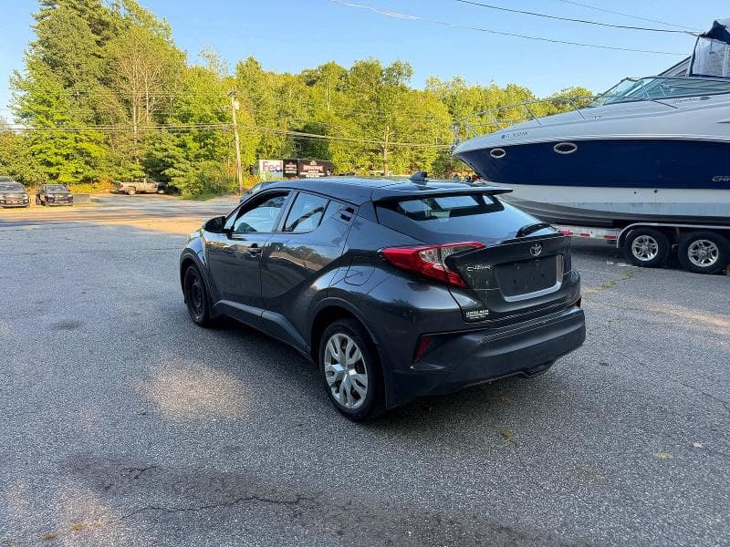2019 TOYOTA C-HR XLE 3