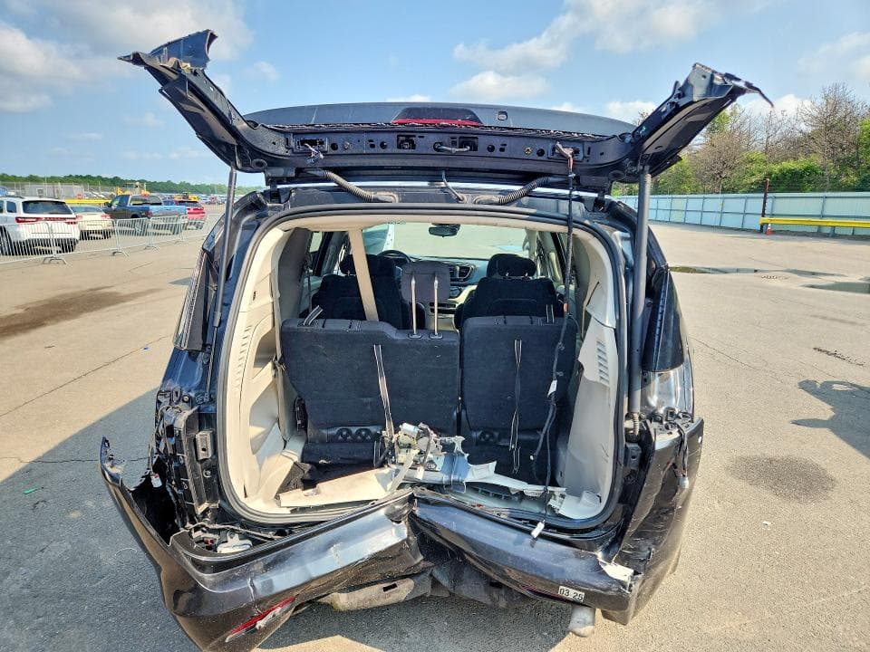 2023 CHRYSLER VOYAGER LX 6
