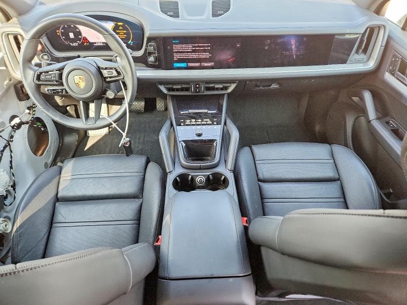 2024 PORSCHE CAYENNE 8