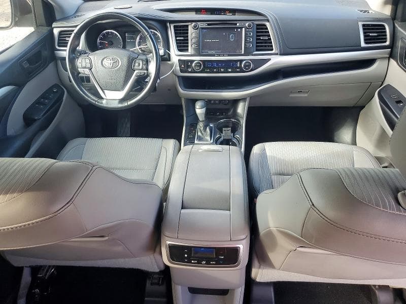 2017 TOYOTA HIGHLANDER LE PLUS 8