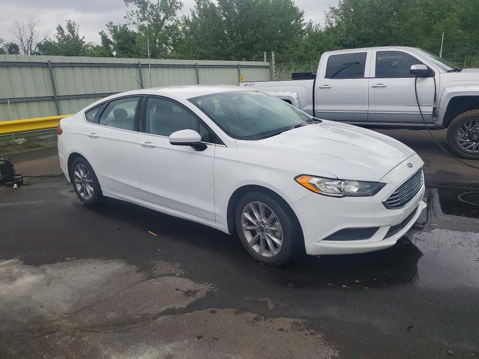 2017 FORD FUSION SE 4