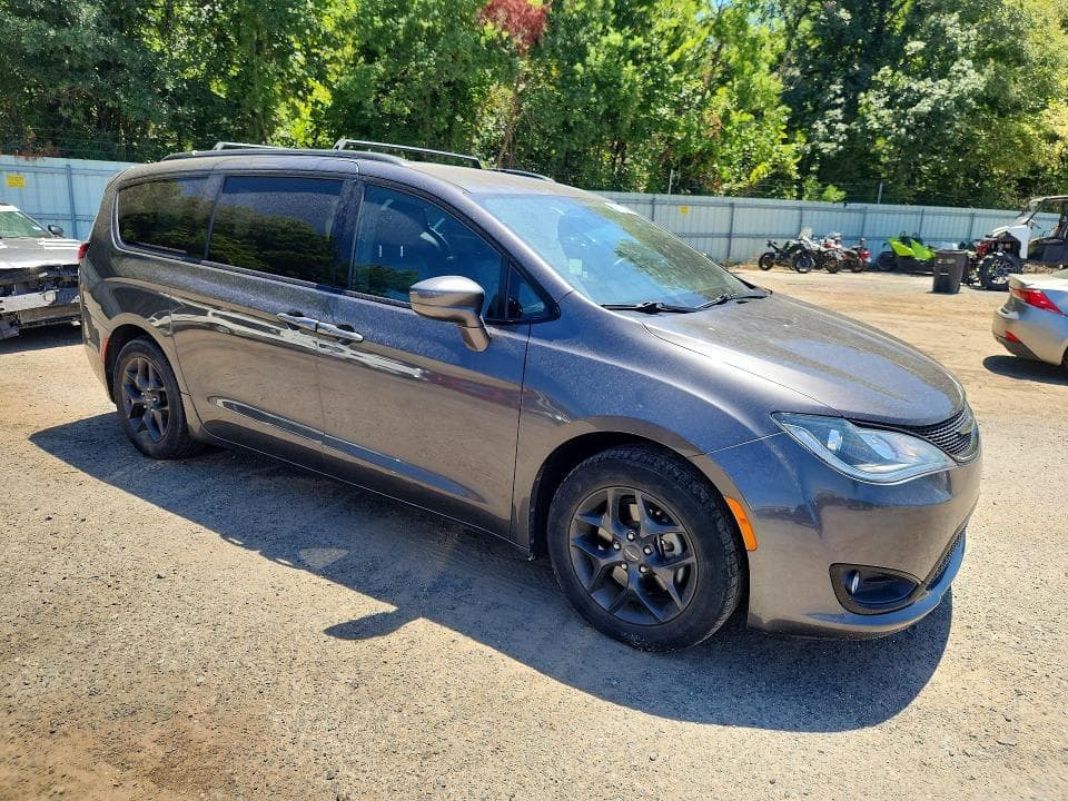 2019 CHRYSLER PACIFICA TOURING L 4