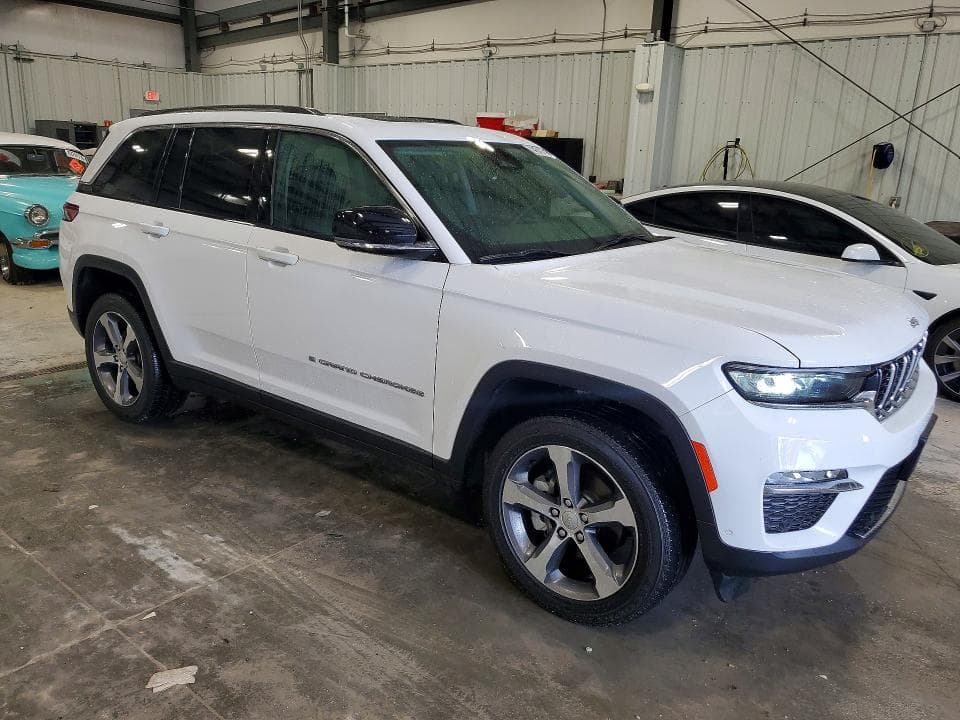 2023 JEEP GRAND CHEROKEE LIMITED 4