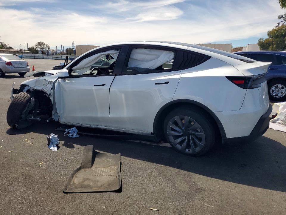 2026 TESLA MODEL Y 2