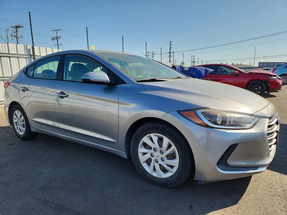 2017 HYUNDAI ELANTRA SE 4
