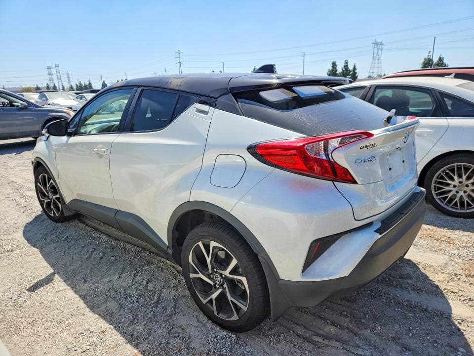 2019 TOYOTA C-HR XLE 2