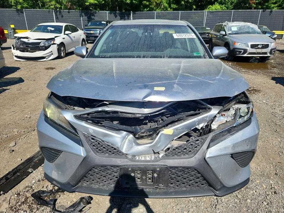 2018 TOYOTA CAMRY SE 5