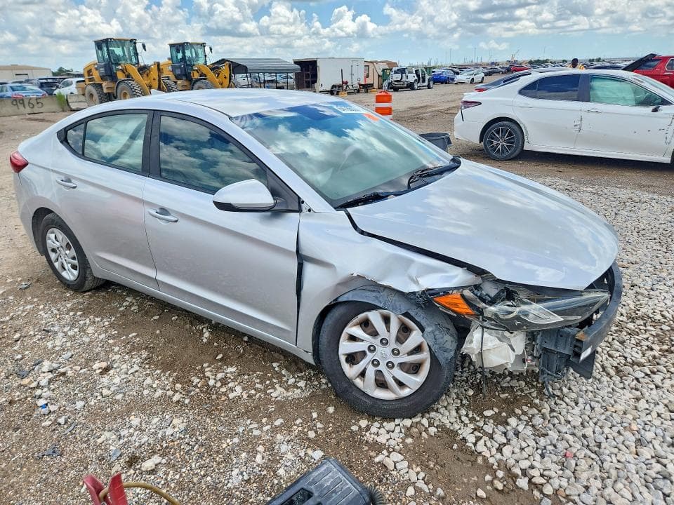 2018 HYUNDAI ELANTRA SE 4