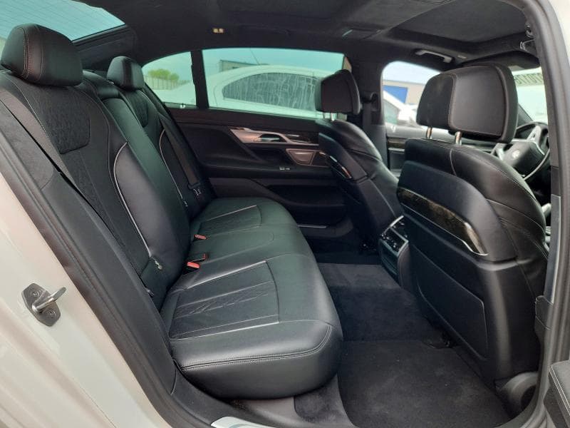 2017 BMW 750 I 10