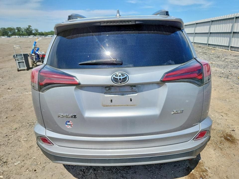 2018 TOYOTA RAV4 XLE 6