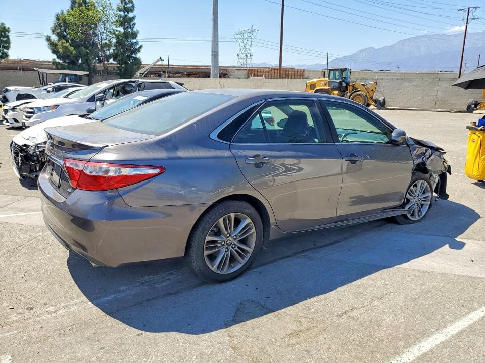 2017 TOYOTA CAMRY SE 3