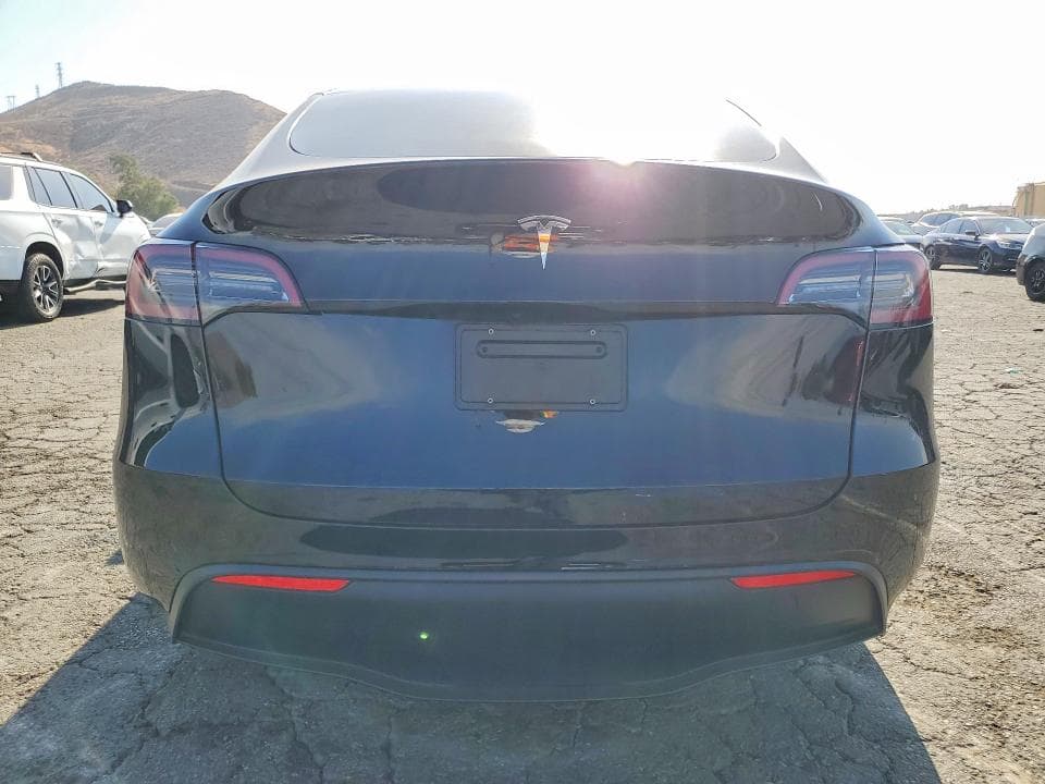 2025 TESLA MODEL Y 6