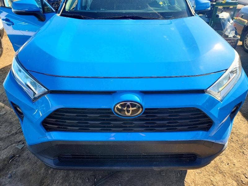 2021 TOYOTA RAV4 XLE 12