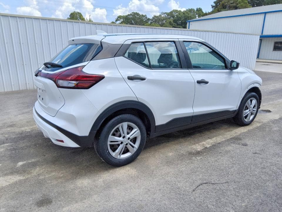 2023 NISSAN KICKS S 3