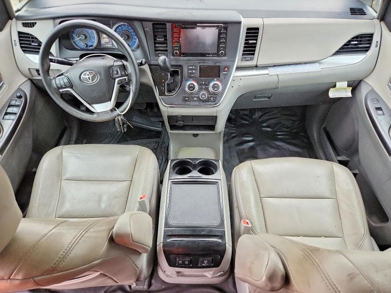 2019 TOYOTA SIENNA LE 8