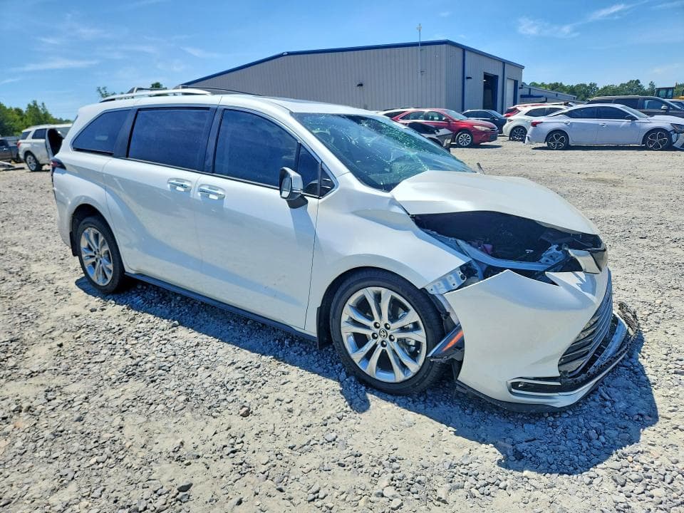2023 TOYOTA SIENNA PLATINUM 7-PASSENGER 4