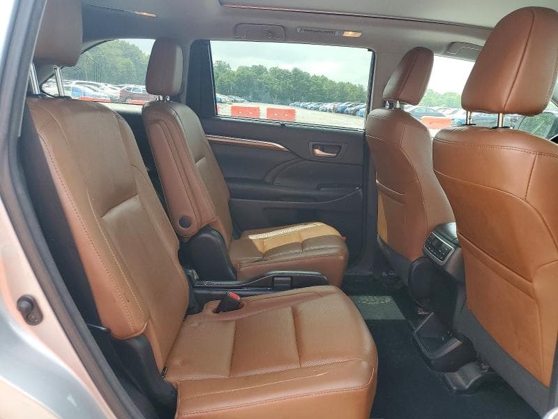 2017 TOYOTA HIGHLANDER HYBRID LIMITED PLATINUM 11