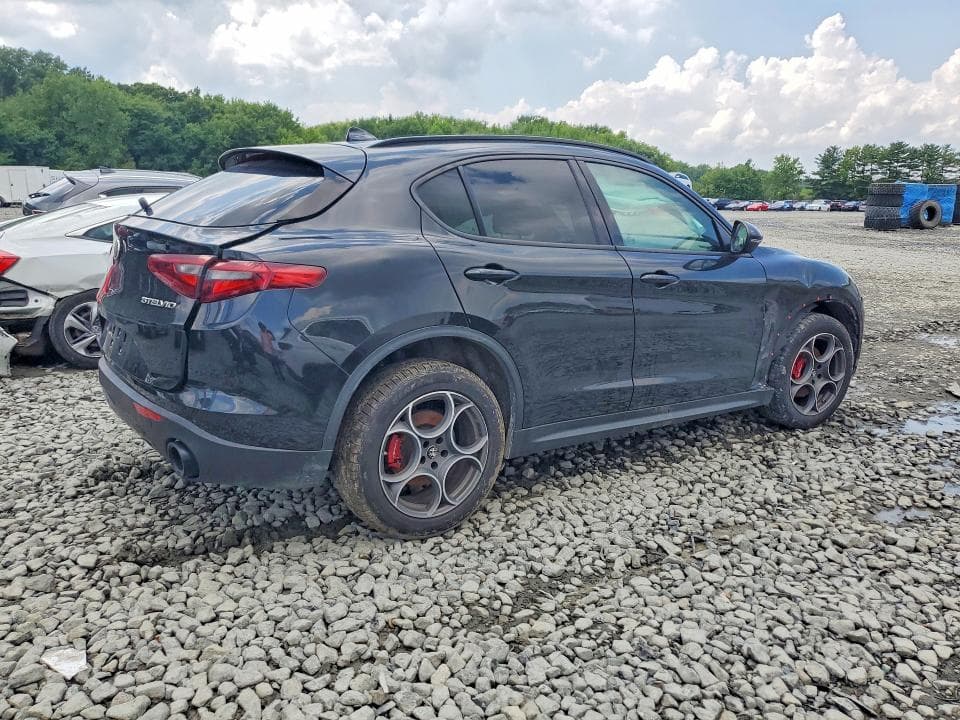 2022 ALFA ROMEO STELVIO 3