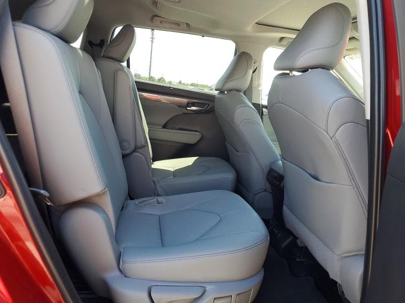 2025 TOYOTA HIGHLANDER LIMITED 11