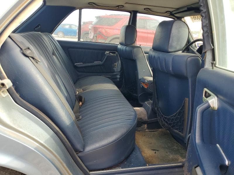 1985 MERCEDES-BENZ 300 DT 10