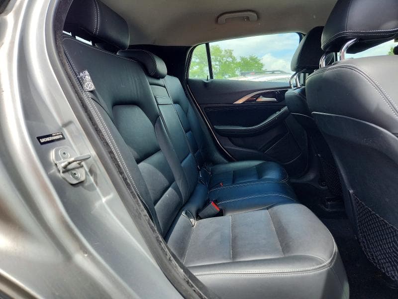2017 INFINITI QX30 LUXURY 11