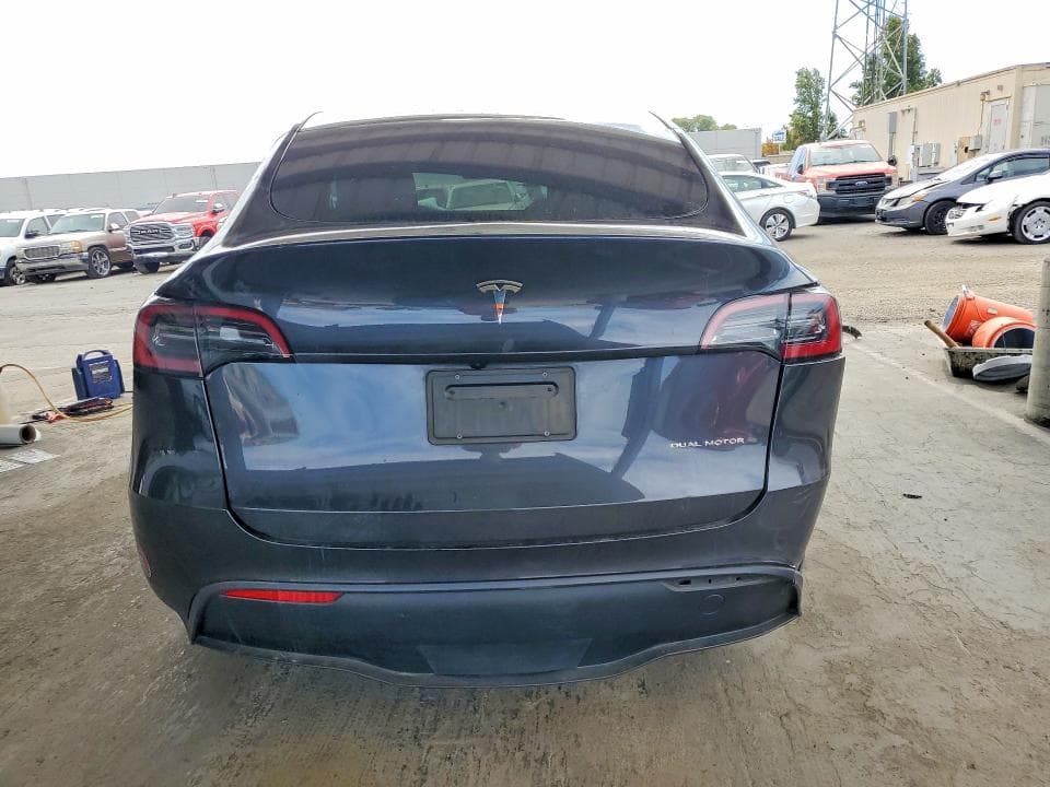 2024 TESLA MODEL Y 6