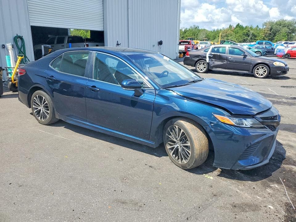 2018 TOYOTA CAMRY SE 4