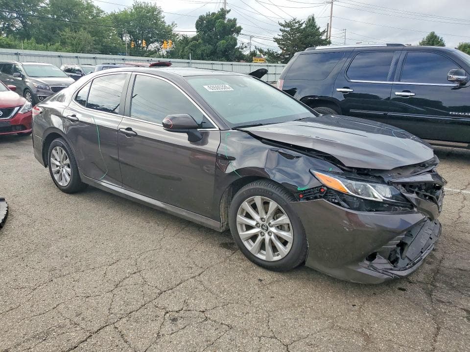 2019 TOYOTA CAMRY LE 4