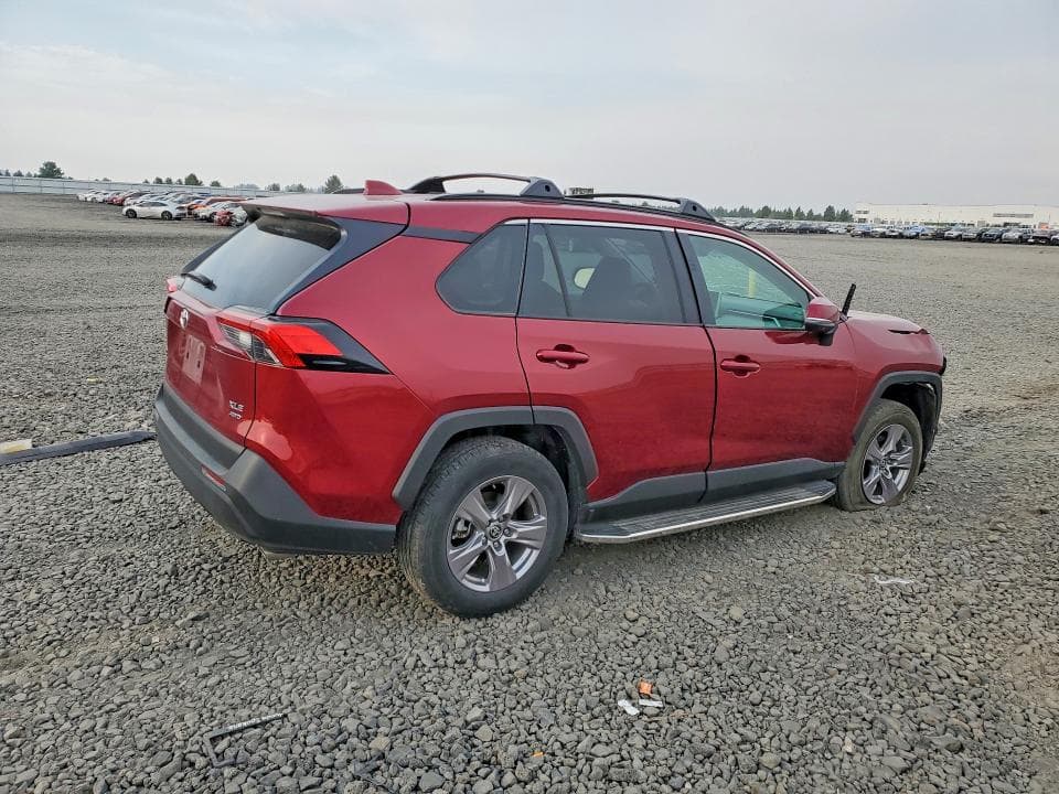 2024 TOYOTA RAV4 XLE 3