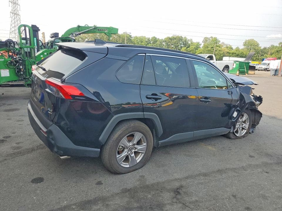 2025 TOYOTA RAV4 XLE 3