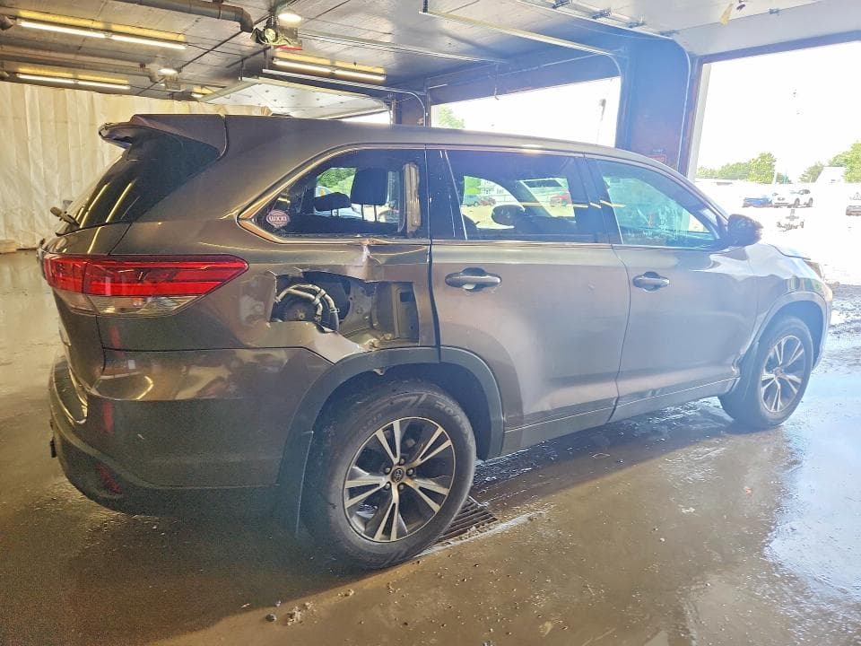 2018 TOYOTA HIGHLANDER LE 3