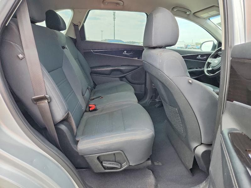 2019 KIA SORENTO LX V6 11