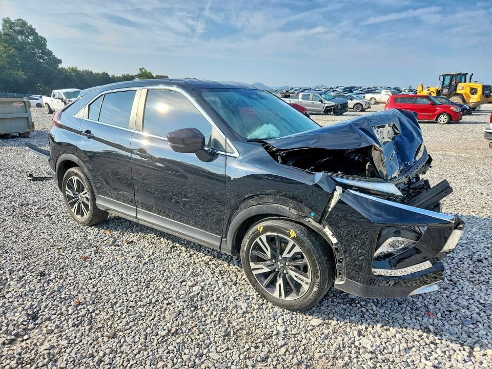 2023 MITSUBISHI ECLIPSE CROSS SE 4