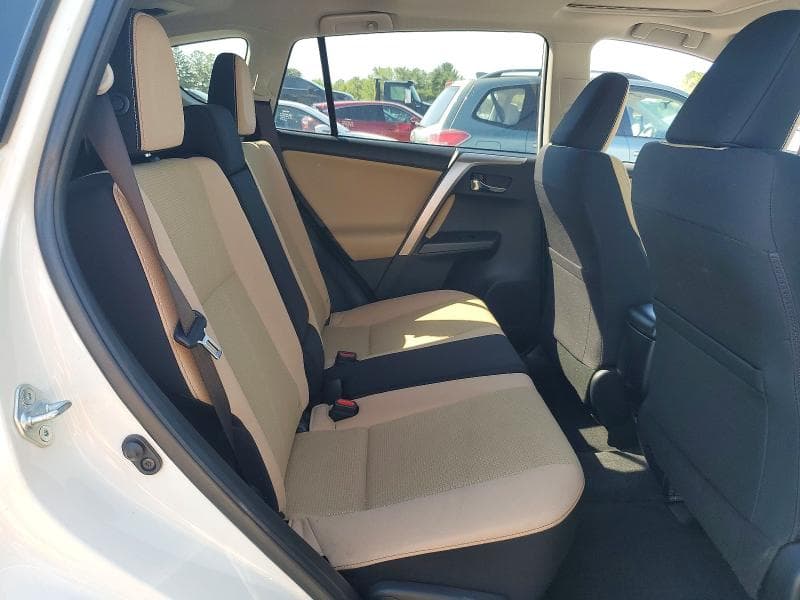 2017 TOYOTA RAV4 XLE 11