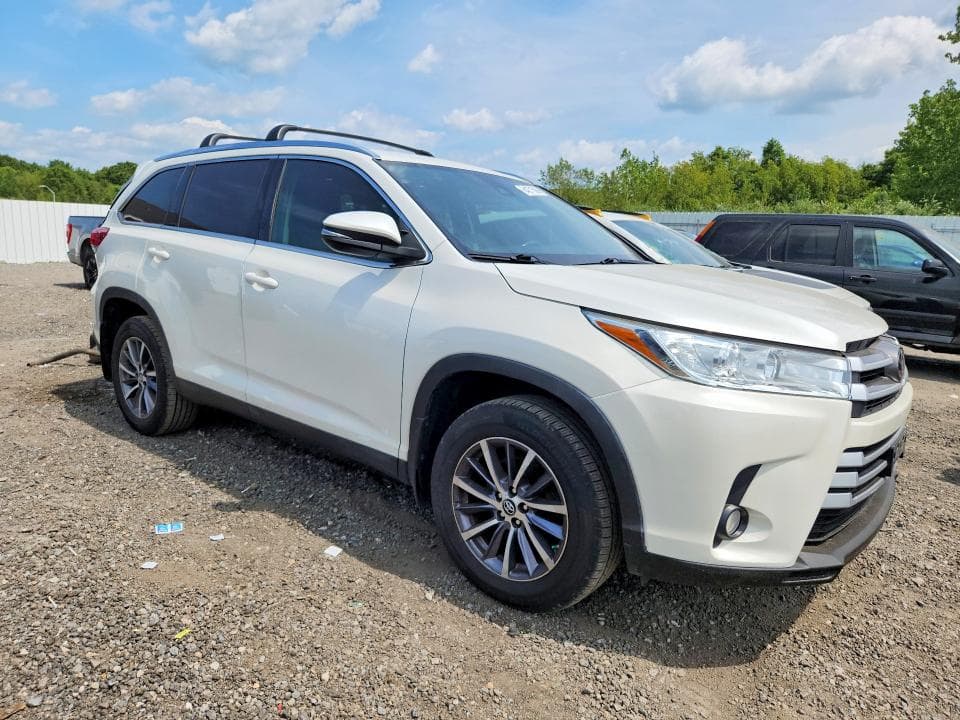 2019 TOYOTA HIGHLANDER XLE 4