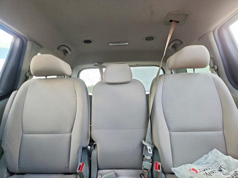 2017 KIA SEDONA LX 10