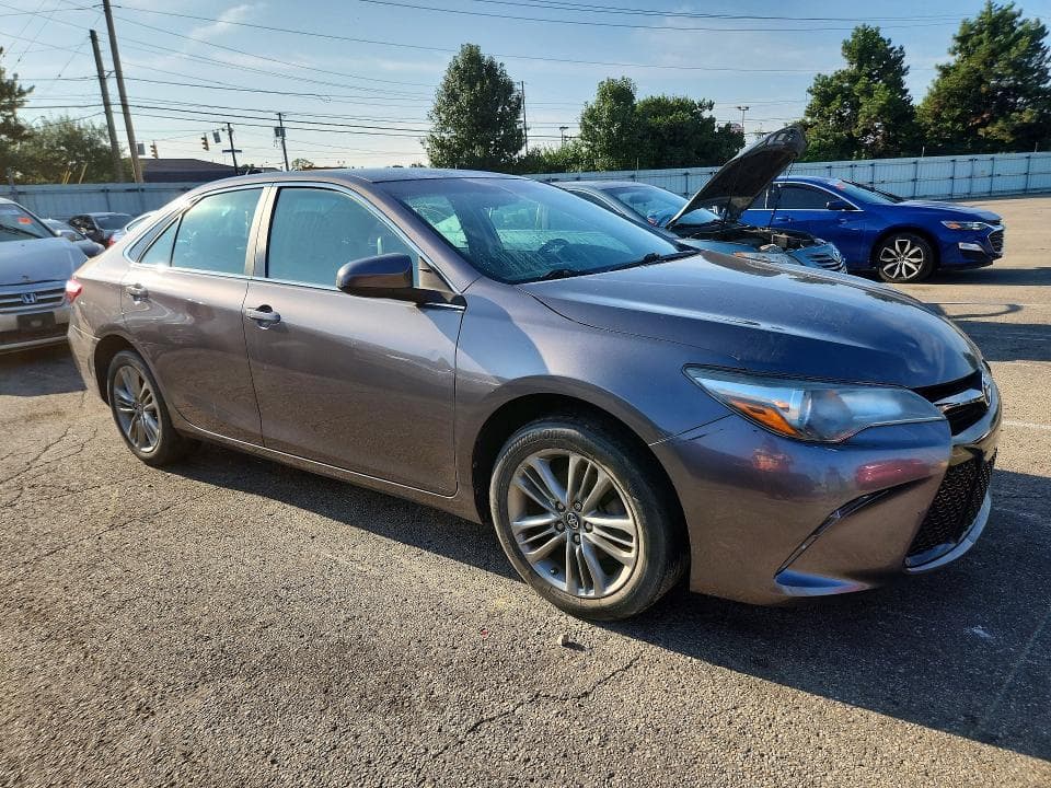 2017 TOYOTA CAMRY SE 4