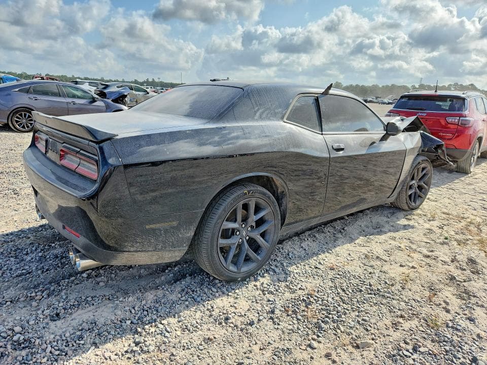 2022 DODGE CHALLENGER SXT 3