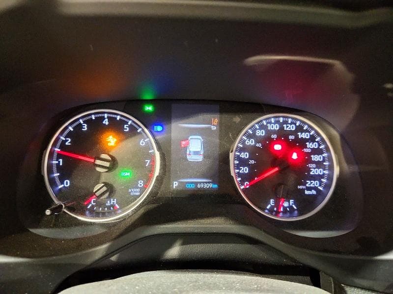 2021 TOYOTA RAV4 XLE 9