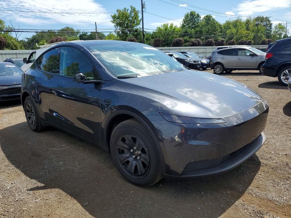 2026 TESLA MODEL Y 4