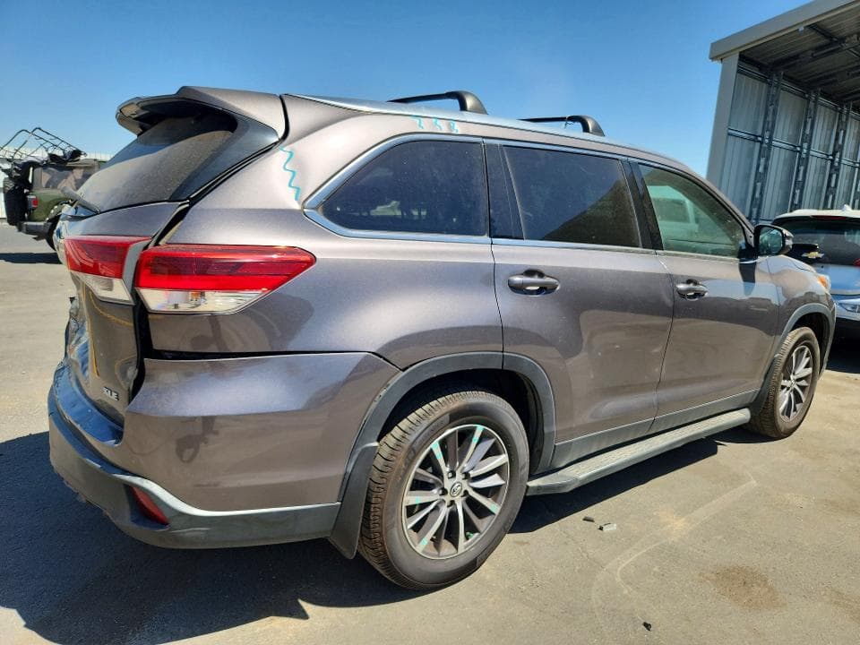 2019 TOYOTA HIGHLANDER XLE 3