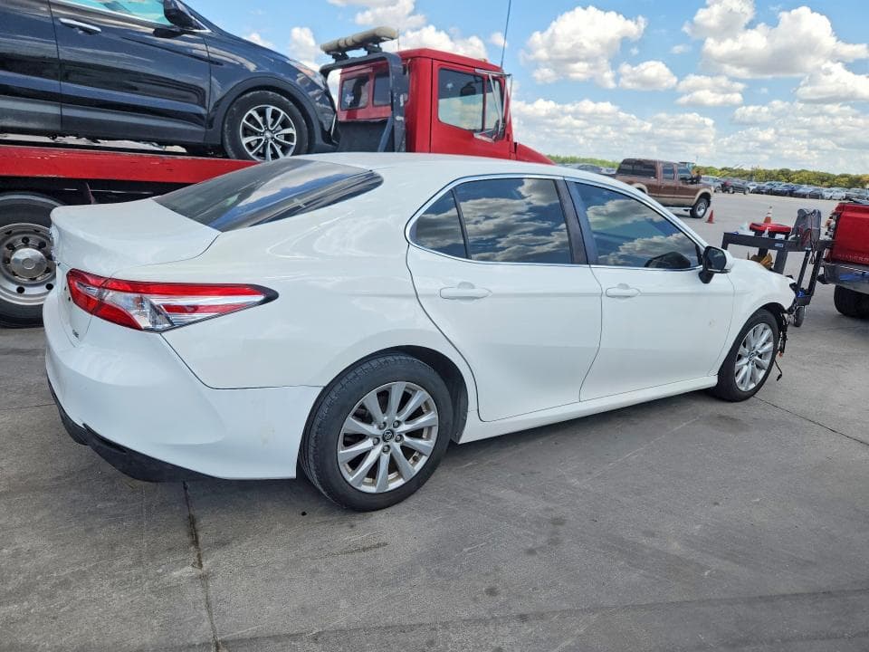 2018 TOYOTA CAMRY LE 3
