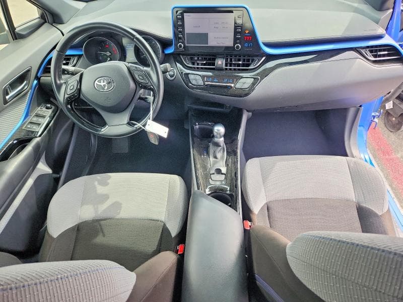 2019 TOYOTA C-HR XLE 8
