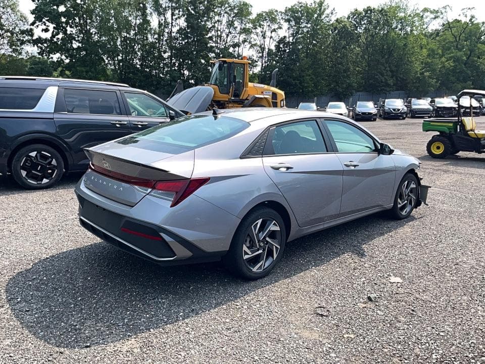 2025 HYUNDAI ELANTRA SEL SPORT 4
