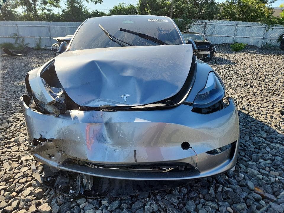 2025 TESLA MODEL Y 5