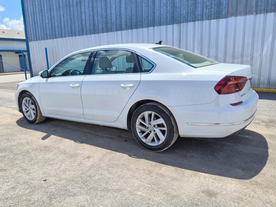 2018 VOLKSWAGEN PASSAT SE 2