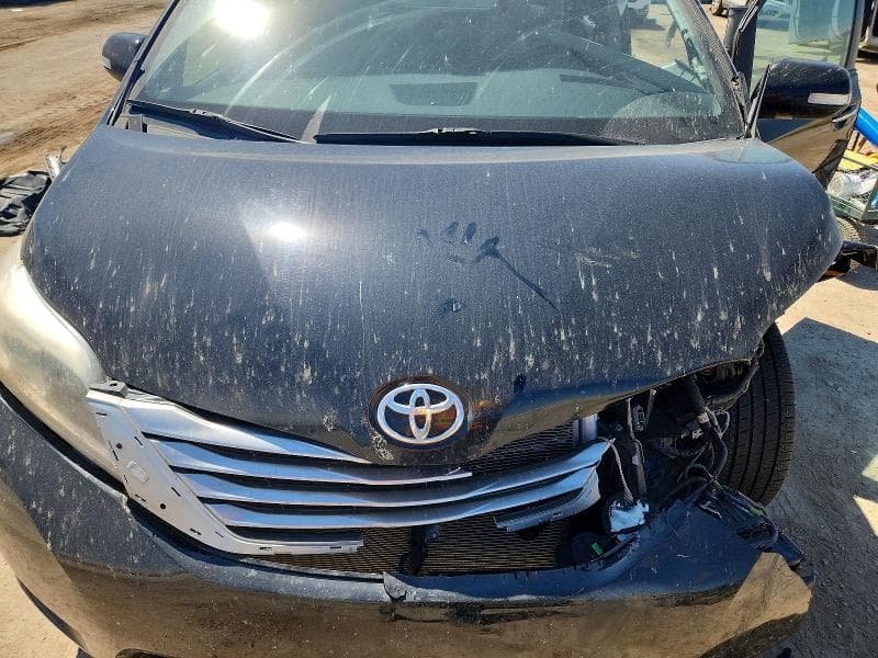 2017 TOYOTA SIENNA BASE 12