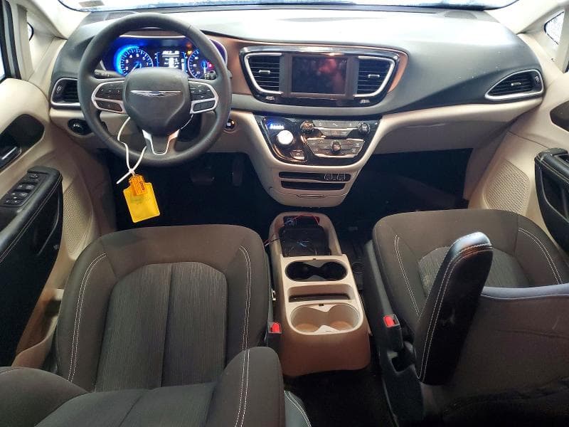 2021 CHRYSLER VOYAGER L 8